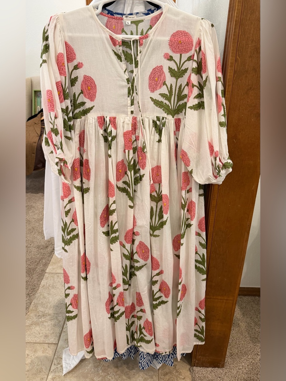 Floral Print Midi Dress in White & Pink